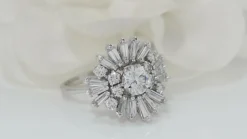Bague vintage en or blanc et diamants