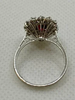 Bague vintage en or blanc, saphir et diamants
