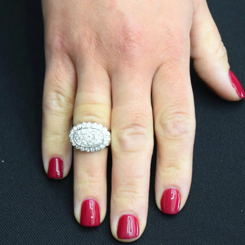 Bague vintage en or blanc et diamants
