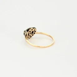 Bague vintage en or, diamants, rubis et saphir.