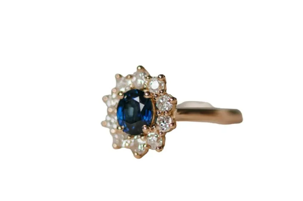 Bague vintage en or jaune et saphir bleu