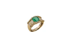 Bague vintage en or jaune avec émeraude et diamants
