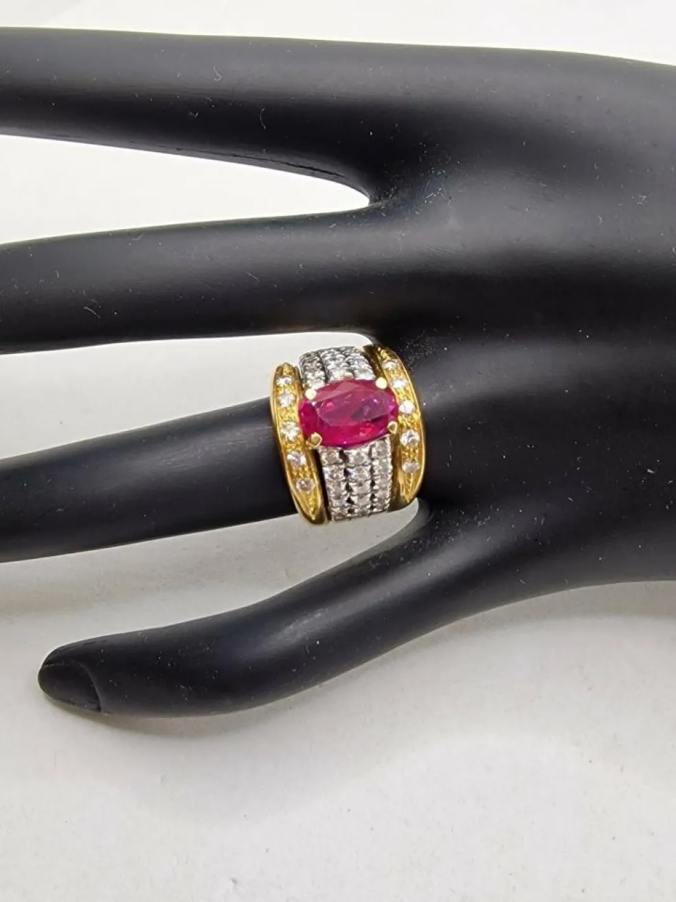 Bague vintage en or jaune/blanc 18 carats avec rubis naturel et diamants