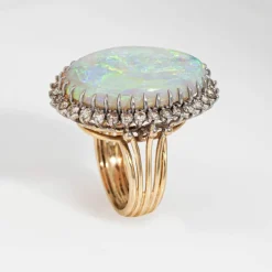 Bague vintage en or jaune 14 carats avec opale et diamant ovale