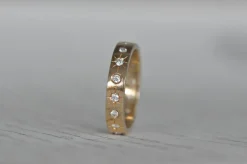 Bague vintage en or jaune et diamants