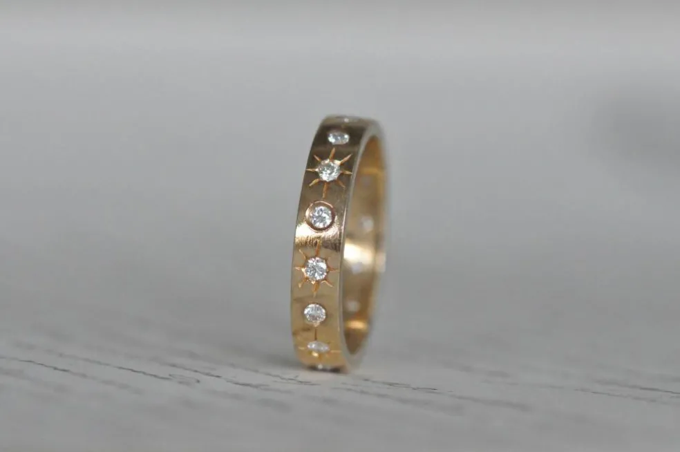 Bague vintage en or jaune et diamants