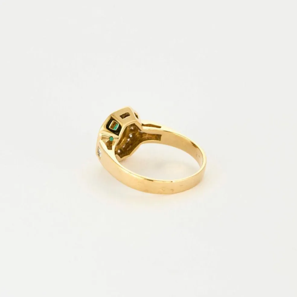 Bague vintage en or jaune 18K, diamants et émeraude.
