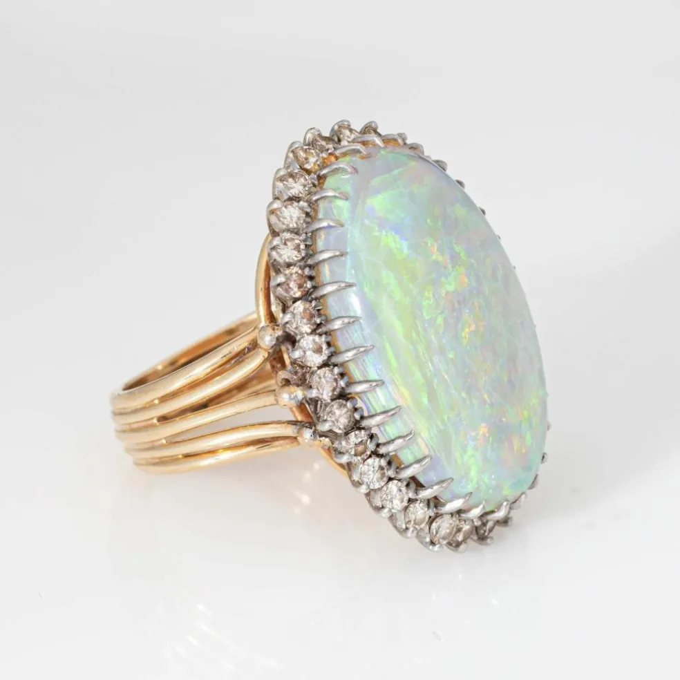 Bague vintage en or jaune 14 carats avec opale et diamant ovale