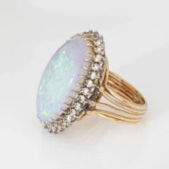 Bague vintage en or jaune 14 carats avec opale et diamant ovale
