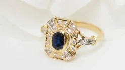 Bague vintage en or jaune, saphir et diamants ovale