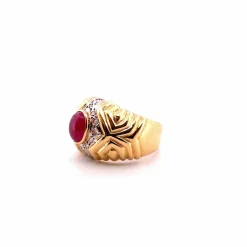 Bague vintage en or jaune, rubis cabochon et diamants