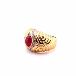 Bague vintage en or jaune, rubis cabochon et diamants