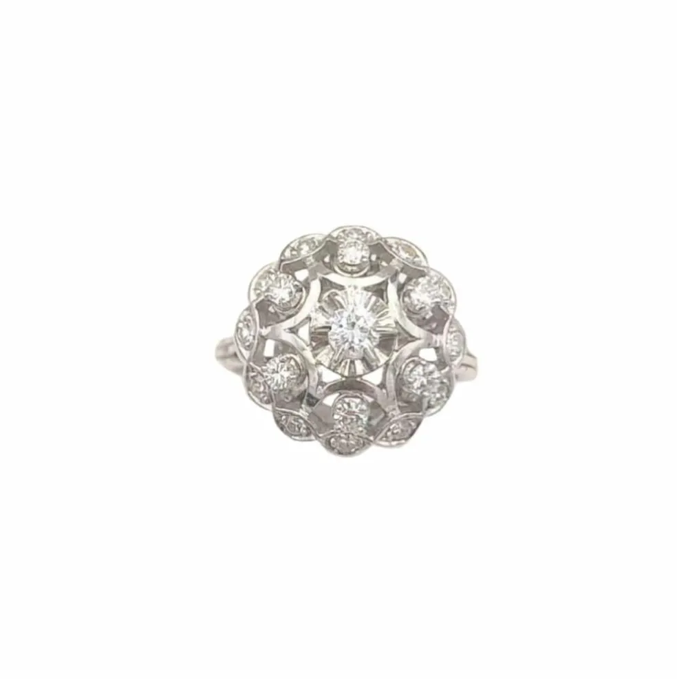 Bague vintage en platine ornée de diamants
