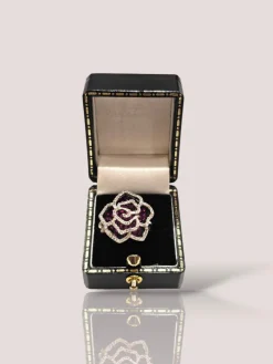 Bague vintage en platine avec rubis et diamants