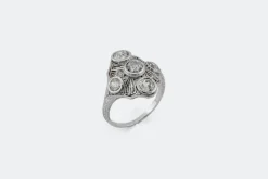 Bague vintage en platine et diamants