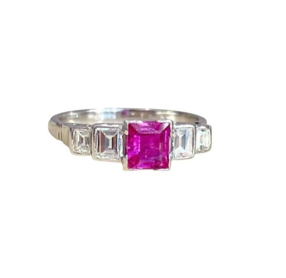 Bague vintage en platine sertie d'un saphir rose et diamants