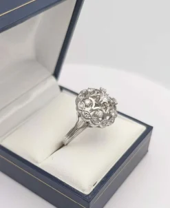 Bague vintage en platine ornée de diamants