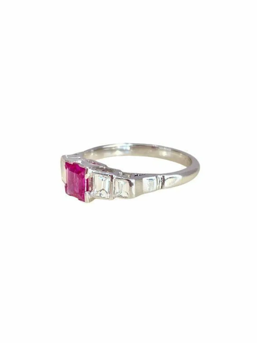 Bague vintage en platine sertie d'un saphir rose et diamants
