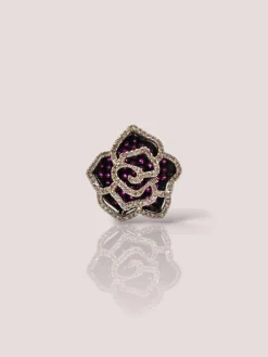 Bague vintage en platine avec rubis et diamants