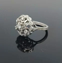 Bague vintage en platine ornée de diamants