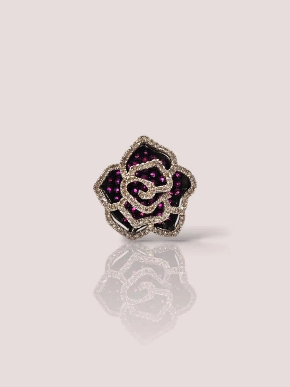 Bague vintage en platine avec rubis et diamants