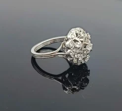 Bague vintage en platine ornée de diamants