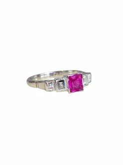 Bague vintage en platine sertie d'un saphir rose et diamants