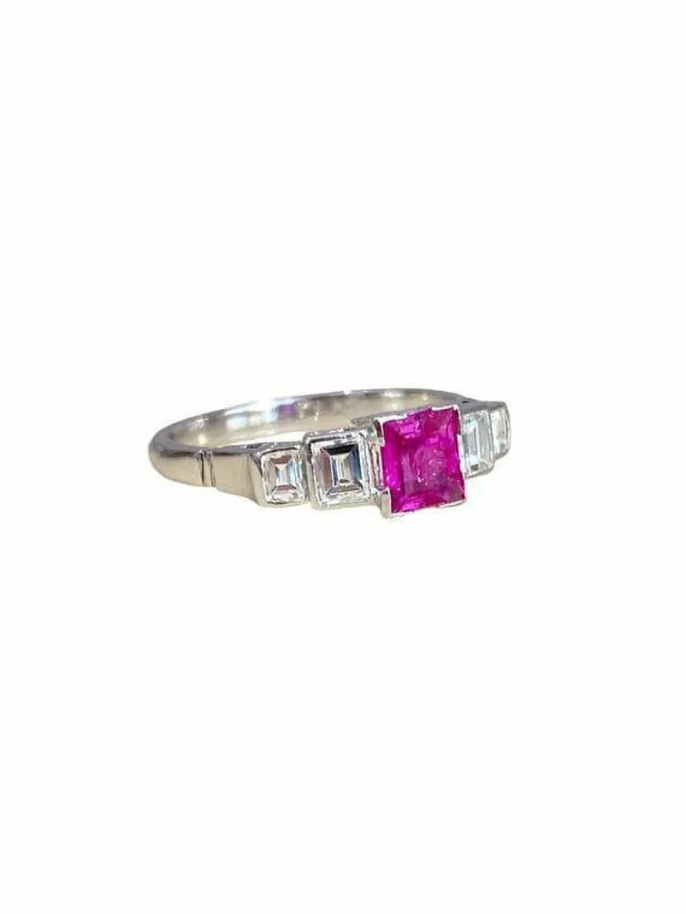 Bague vintage en platine sertie d'un saphir rose et diamants