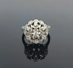 Bague vintage en platine ornée de diamants