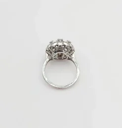 Bague vintage en platine ornée de diamants