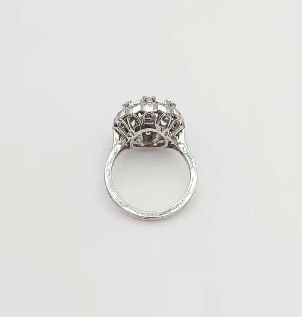 Bague vintage en platine ornée de diamants