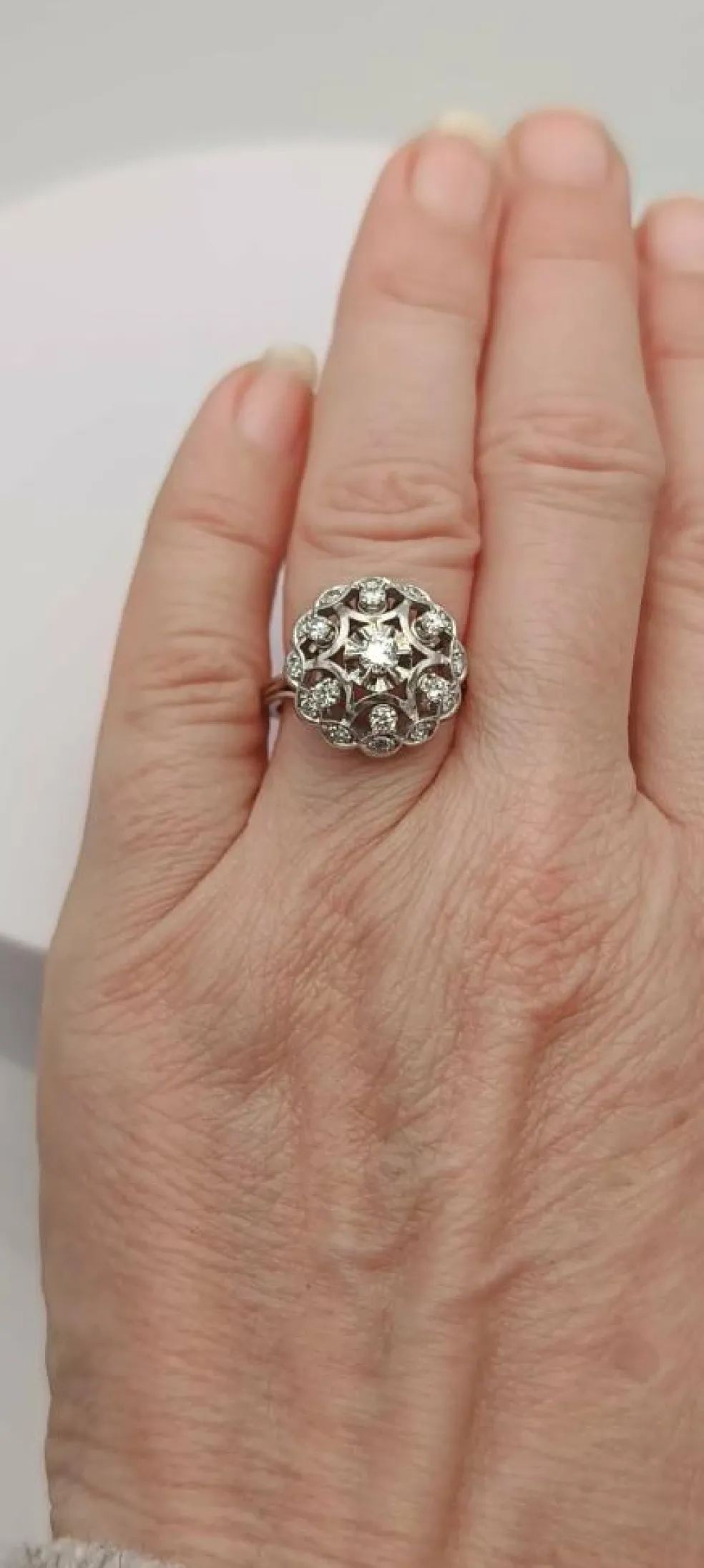 Bague vintage en platine ornée de diamants