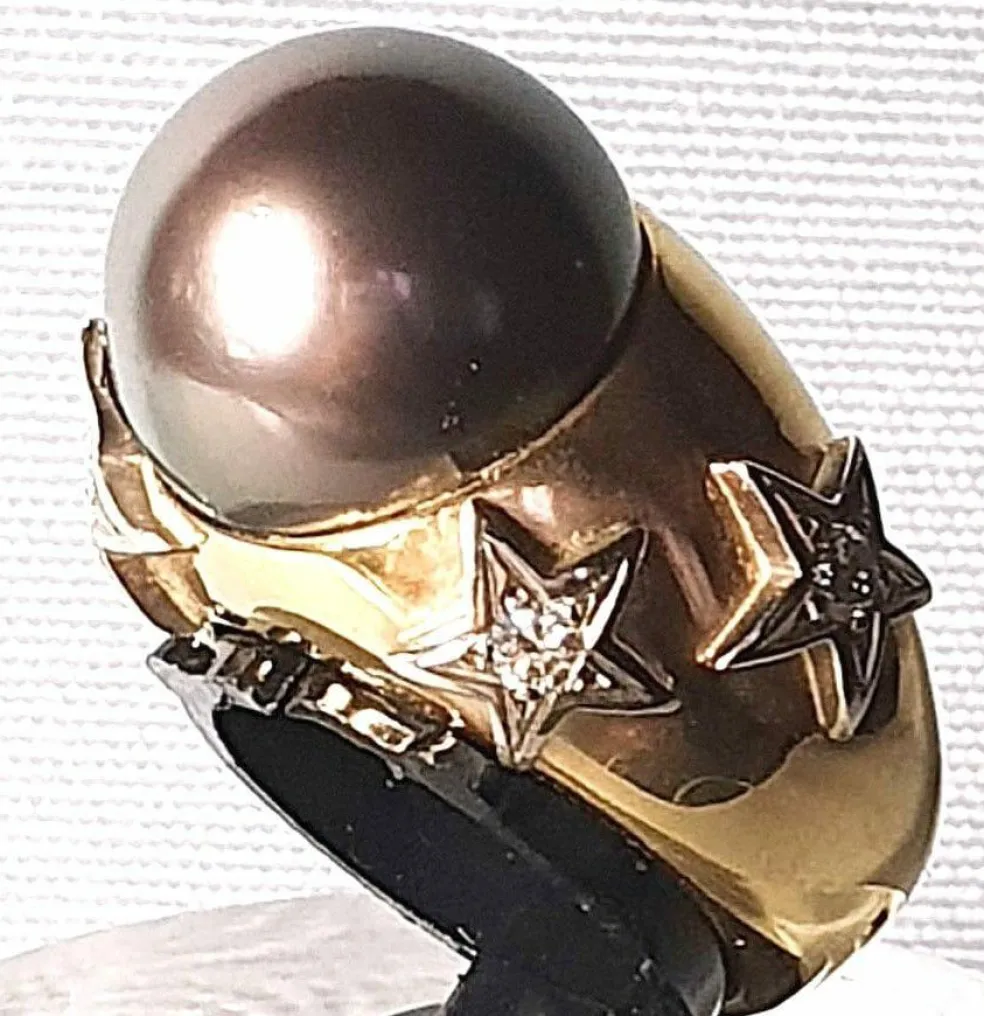 Bague vintage jonc or jaune, perle de TahitiI et motifs étoilés diamants