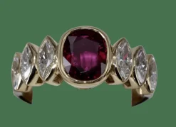 Bague vintage marquise rubis diamants