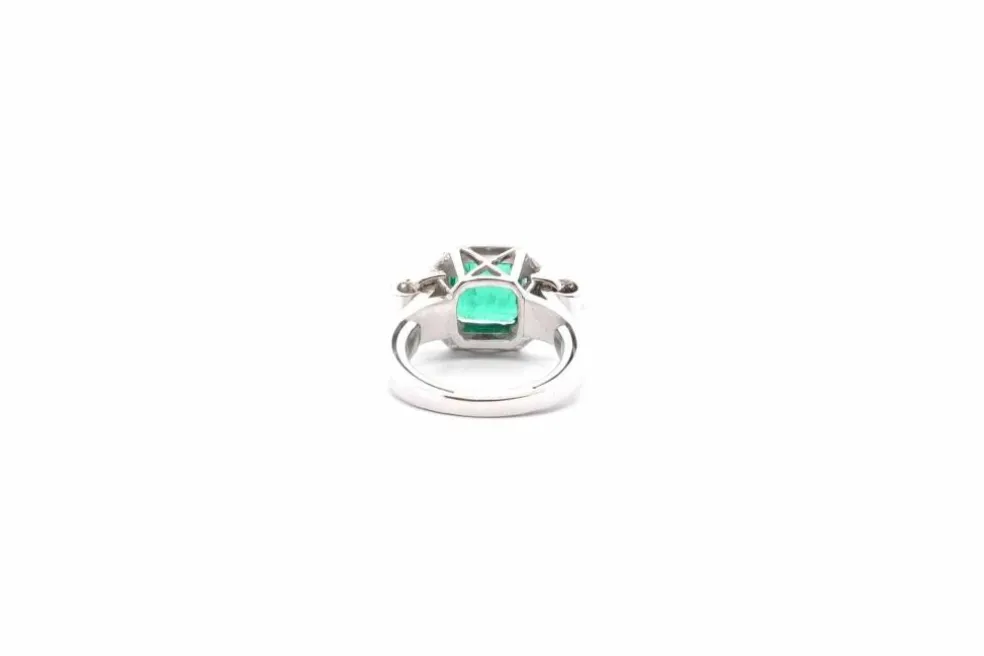 Bague vintage émeraude 1,54cts et diamants