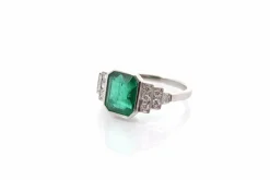 Bague vintage émeraude de 2,65cts et diamants