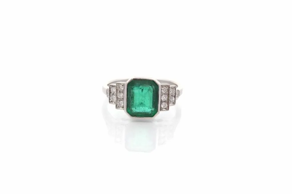 Bague vintage émeraude de 2,65cts et diamants