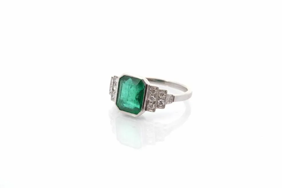 Bague vintage émeraude de 2,65cts et diamants