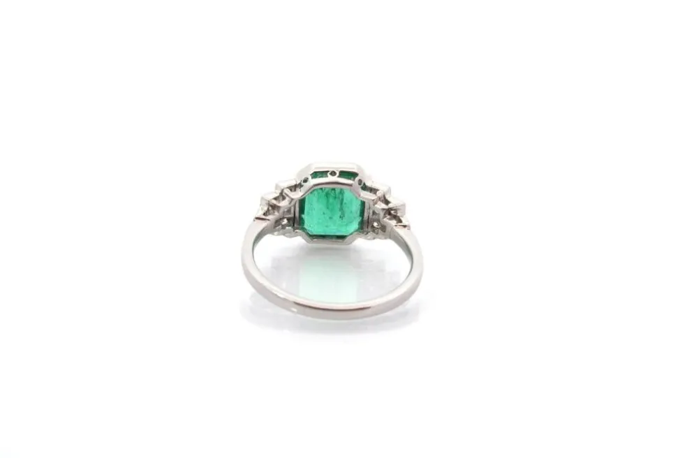 Bague vintage émeraude de 2,65cts et diamants