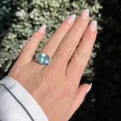 Bague Vintage Or 18 Carats, Topaze Bleue et Diamants