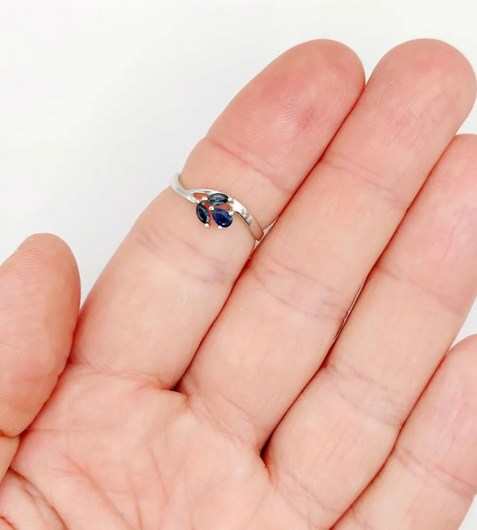 Bague vintage or blanc, saphirs taille navette et poire