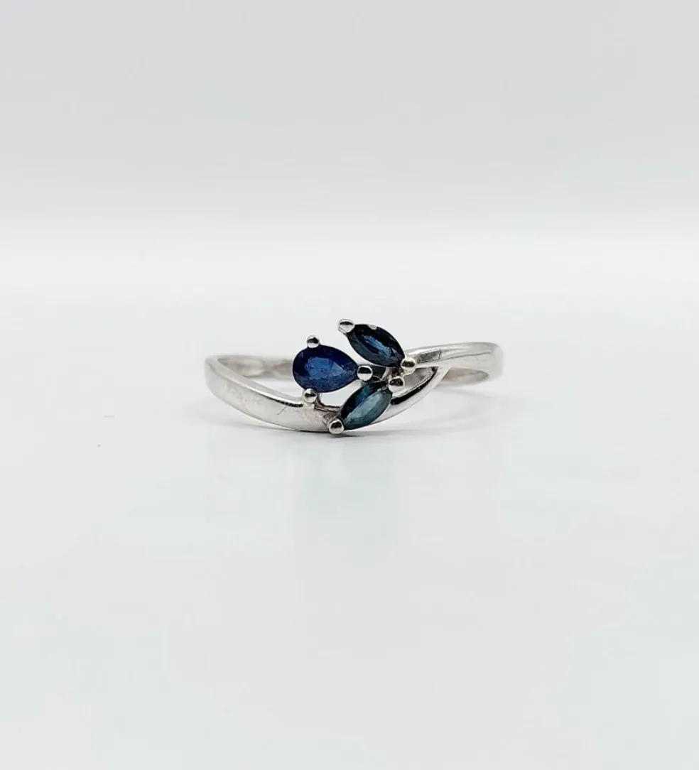 Bague vintage or blanc, saphirs taille navette et poire