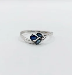 Bague vintage or blanc, saphirs taille navette et poire