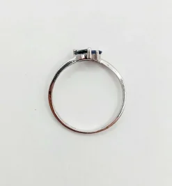 Bague vintage or blanc, saphirs taille navette et poire