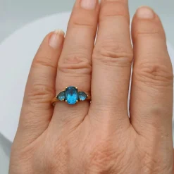 Bague vintage or et topazes bleues