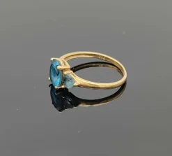 Bague vintage or et topazes bleues