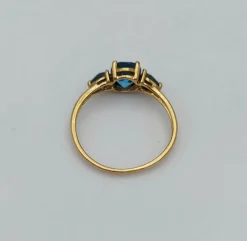 Bague vintage or et topazes bleues