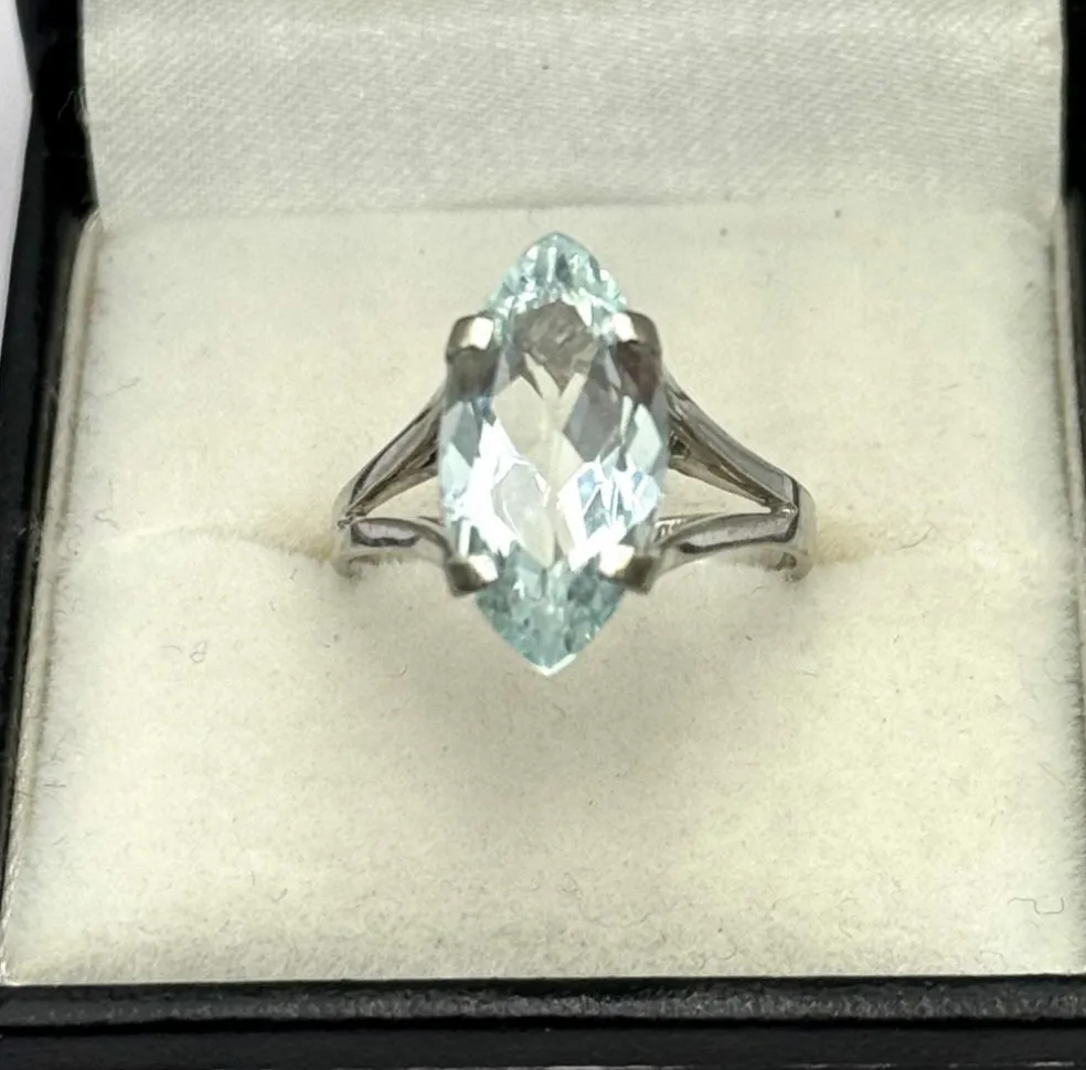 Bague vintage or gris, aigue-marine taille navette