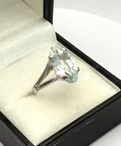 Bague vintage or gris, aigue-marine taille navette