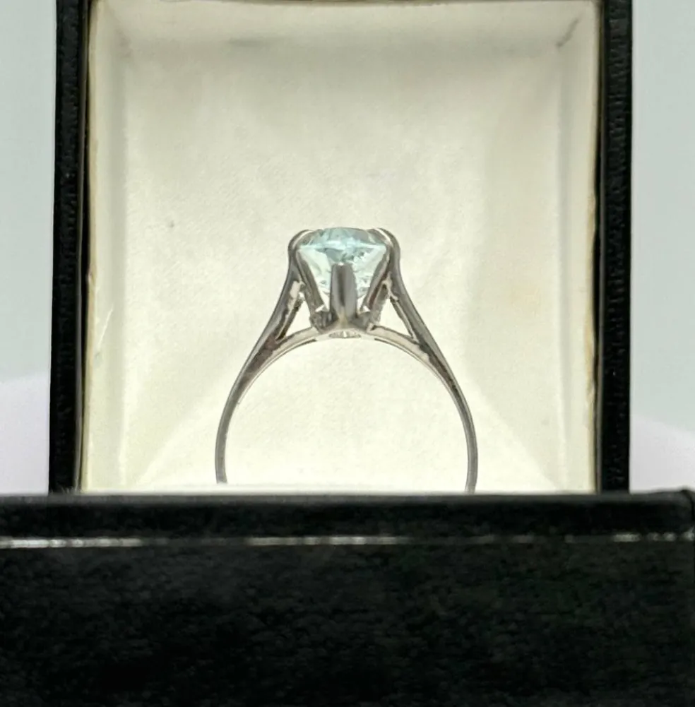 Bague vintage or gris, aigue-marine taille navette